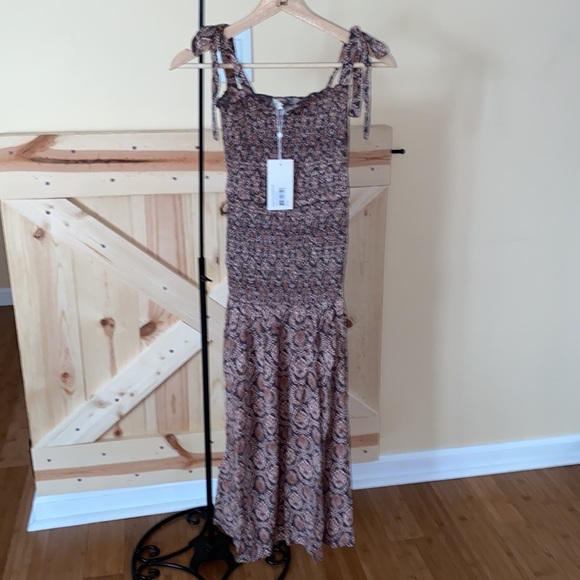 Montague Bennett Shirred Midi Dress
Auguste The Label - Picture 6 of 9